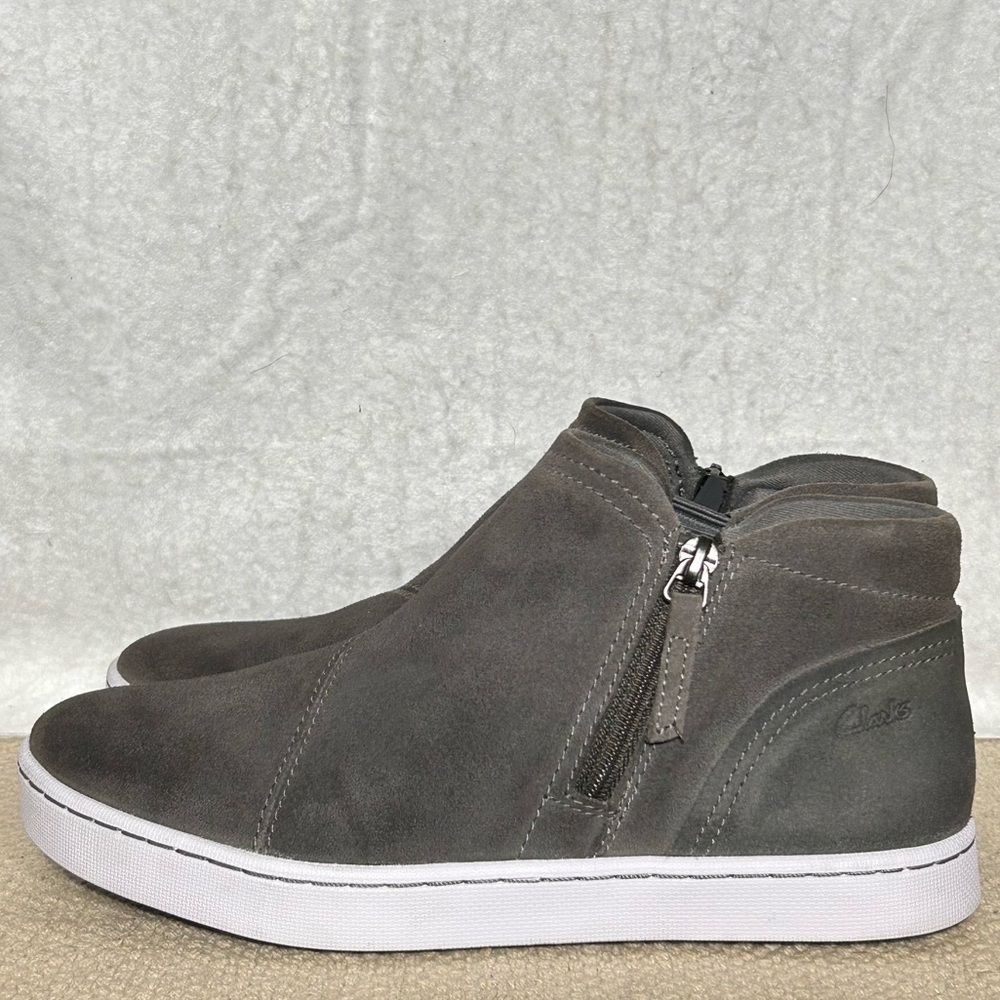 Clarks Womens Pawley Adwin Grey Suede Side Zip Sneakers Shoes SZ 7.5 M - Picture 2 of 12